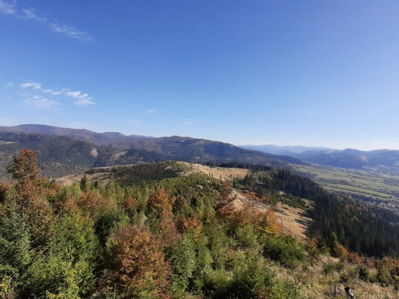 Výhľad z Krásna n/Kys. na Zborovskú dolinu - jesenná príroda